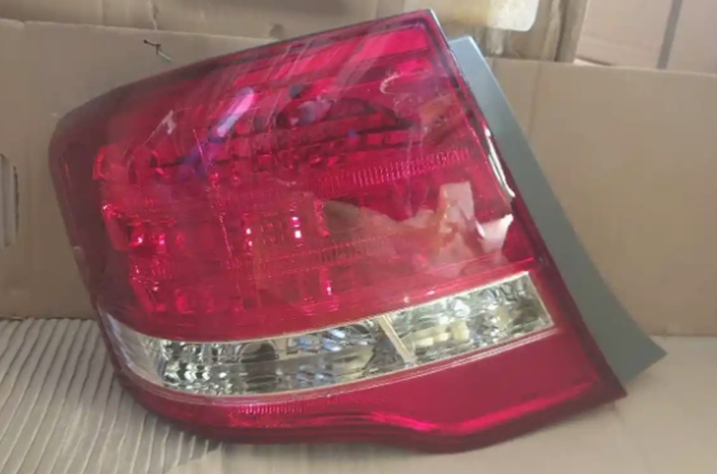 Задние стоп фары от Toyota Axio 2010